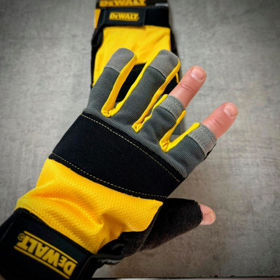 Купить Перчатки универсальные, частично открытые DeWALT DPG214L. Официальный магазин Dewalt Украина. Фирменный инструмент и оборудовние DeWALT, STANLEY, BLACK+DECKER, BOSTITCH
