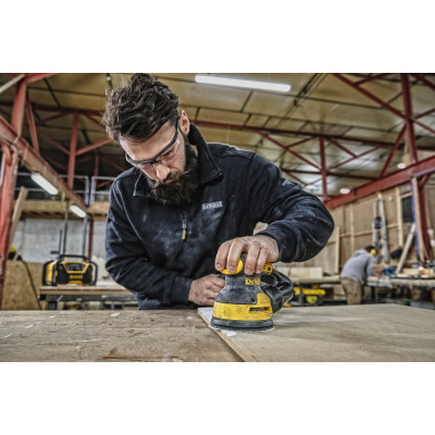Купити Шліфмашина ексцентрикова мережева DeWALT DWE6423. Офіційний магазин Dewalt Україна. Фірмовий інструмент та обладнання DeWALT, STANLEY, BLACK+DECKER, BOSTITCH