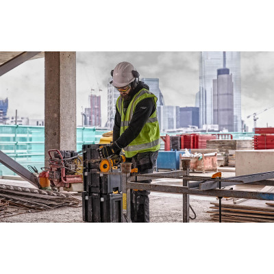 Купить Шлифмашина угловая - болгарка аккумуляторная бесщёточная DeWALT DCG418NT. Официальный магазин Dewalt Украина. Фирменный инструмент и оборудовние DeWALT, STANLEY, BLACK+DECKER, BOSTITCH