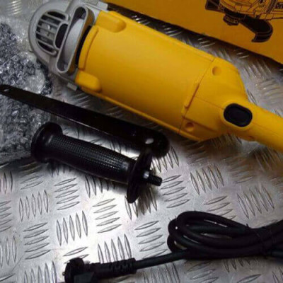 Купити Шліфмашина кутова - болгарка мережева DeWALT DWE494. Офіційний магазин Dewalt Україна. Фірмовий інструмент та обладнання DeWALT, STANLEY, BLACK+DECKER, BOSTITCH