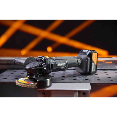 Купити Шліфмашина кутова - болгарка акумуляторна безщіткова McLaren F1 TEAM SPECIAL EDITION DeWALT DCG45MP2T. Офіційний магазин Dewalt Україна. Фірмовий інструмент та обладнання DeWALT, STANLEY, BLACK+DECKER, BOSTITCH