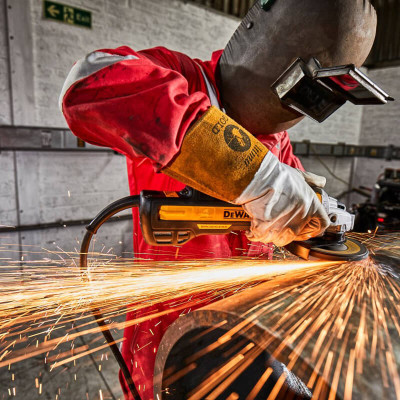 Купить Шлифмашина угловая - болгарка сетевая бесщёточная DeWALT DWE4357. Официальный магазин Dewalt Украина. Фирменный инструмент и оборудовние DeWALT, STANLEY, BLACK+DECKER, BOSTITCH