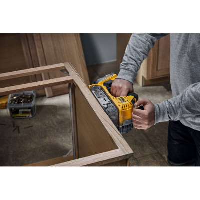 Купити Шліфмашина стрічкова акумуляторна безщіткова DeWALT DCW220N. Офіційний магазин Dewalt Україна. Фірмовий інструмент та обладнання DeWALT, STANLEY, BLACK+DECKER, BOSTITCH