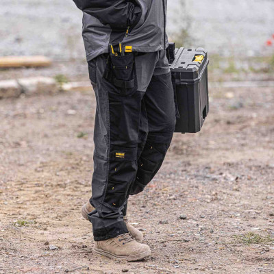 Купити Штани MEMPHIS DeWALT DWC147-004-3431. Офіційний магазин Dewalt Україна. Фірмовий інструмент та обладнання DeWALT, STANLEY, BLACK+DECKER, BOSTITCH