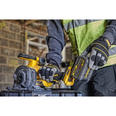 Купити Штроборіз акумуляторний безщітковий DeWALT DCG200NT. Офіційний магазин Dewalt Україна. Фірмовий інструмент та обладнання DeWALT, STANLEY, BLACK+DECKER, BOSTITCH