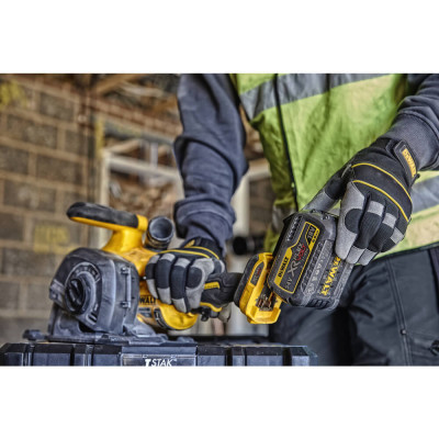 Купити Штроборіз акумуляторний безщітковий DeWALT DCG200T2. Офіційний магазин Dewalt Україна. Фірмовий інструмент та обладнання DeWALT, STANLEY, BLACK+DECKER, BOSTITCH