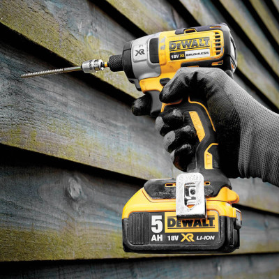 Купити Шурупокрут акумуляторний ударний безщітковий DeWALT DCF887P2. Офіційний магазин Dewalt Україна. Фірмовий інструмент та обладнання DeWALT, STANLEY, BLACK+DECKER, BOSTITCH