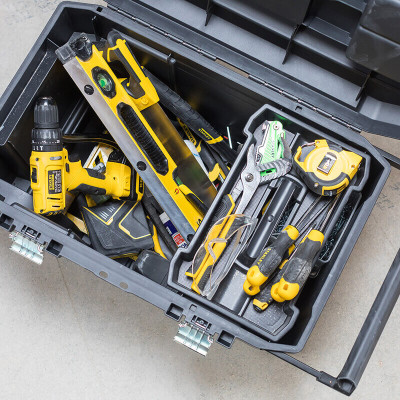 Купить Ящик большого объема ESSENTIAL CHEST, размеры 665x404x344 мм, с колесами STANLEY STST1-80150. Официальный магазин Dewalt Украина. Фирменный инструмент и оборудовние DeWALT, STANLEY, BLACK+DECKER, BOSTITCH
