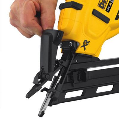 Купити Пістолет цвяхозабивний акумуляторний безщітковий DeWALT DCN650P2. Офіційний магазин Dewalt Україна. Фірмовий інструмент та обладнання DeWALT, STANLEY, BLACK+DECKER, BOSTITCH