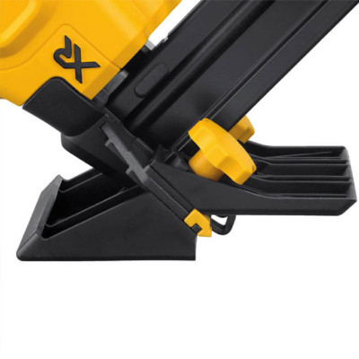 Купить Степлер скобозабивной аккумуляторный бесщёточный DeWALT DCN682N. Официальный магазин Dewalt Украина. Фирменный инструмент и оборудовние DeWALT, STANLEY, BLACK+DECKER, BOSTITCH