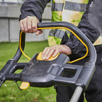 Купити Газонокосарка акумуляторна безщіткова DeWALT DCMW564P2. Офіційний магазин Dewalt Україна. Фірмовий інструмент та обладнання DeWALT, STANLEY, BLACK+DECKER, BOSTITCH