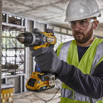 Купить Дрель-шуруповёрт аккумуляторная бесщёточная ударная DeWALT DCD997NT. Официальный магазин Dewalt Украина. Фирменный инструмент и оборудовние DeWALT, STANLEY, BLACK+DECKER, BOSTITCH