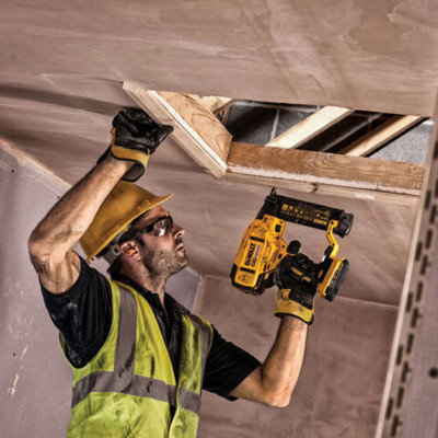 Купити Пістолет цвяхозабивний акумуляторний безщітковий DeWALT DCN680NT. Офіційний магазин Dewalt Україна. Фірмовий інструмент та обладнання DeWALT, STANLEY, BLACK+DECKER, BOSTITCH