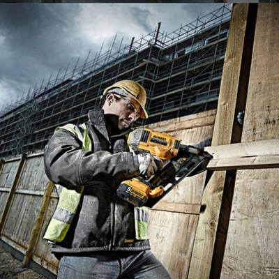 Купити Пістолет цвяхозабивний акумуляторний безщітковий DeWALT DCN692N. Офіційний магазин Dewalt Україна. Фірмовий інструмент та обладнання DeWALT, STANLEY, BLACK+DECKER, BOSTITCH