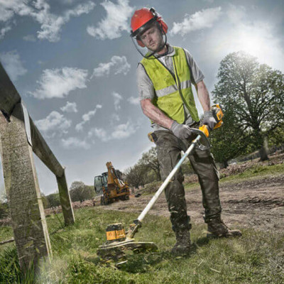 Купити Коса акумуляторна безщіткова DeWALT DCM561P1. Офіційний магазин Dewalt Україна. Фірмовий інструмент та обладнання DeWALT, STANLEY, BLACK+DECKER, BOSTITCH
