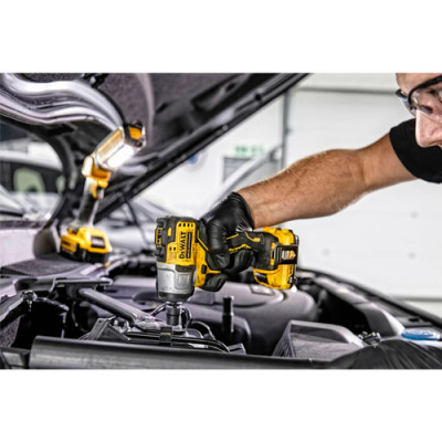 Купить Гайковёрт ударный аккумуляторный бесщёточный DeWALT DCF902D2. Официальный магазин Dewalt Украина. Фирменный инструмент и оборудовние DeWALT, STANLEY, BLACK+DECKER, BOSTITCH