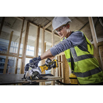 Купить Пила дисковая аккумуляторная бесщёточная компактная DeWALT DCS571E1T. Официальный магазин Dewalt Украина. Фирменный инструмент и оборудовние DeWALT, STANLEY, BLACK+DECKER, BOSTITCH