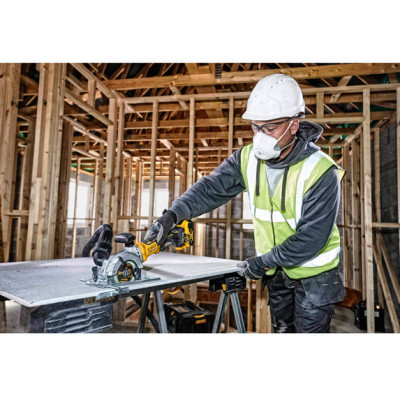 Купити Пила дискова акумуляторна безщіткова DeWALT DCS571P2. Офіційний магазин Dewalt Україна. Фірмовий інструмент та обладнання DeWALT, STANLEY, BLACK+DECKER, BOSTITCH