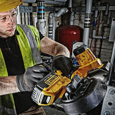 Купити Пила стрічкова акумуляторна DeWALT DCS371N. Офіційний магазин Dewalt Україна. Фірмовий інструмент та обладнання DeWALT, STANLEY, BLACK+DECKER, BOSTITCH