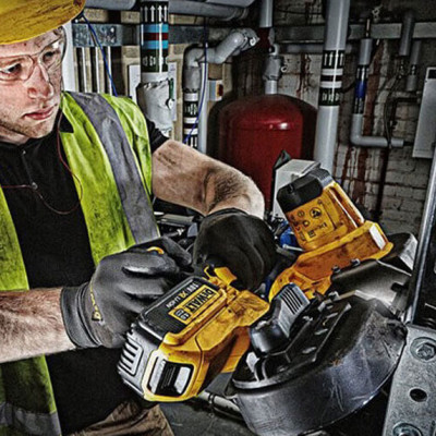 Купити Пила стрічкова акумуляторна DeWALT DCS371NT. Офіційний магазин Dewalt Україна. Фірмовий інструмент та обладнання DeWALT, STANLEY, BLACK+DECKER, BOSTITCH