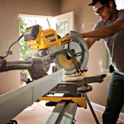 Купити Пила торцювальна акумуляторна DeWALT DHS780N. Офіційний магазин Dewalt Україна. Фірмовий інструмент та обладнання DeWALT, STANLEY, BLACK+DECKER, BOSTITCH