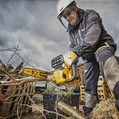 Купити Пила ланцюгова акумуляторна безщіткова DeWALT DCM565P1. Офіційний магазин Dewalt Україна. Фірмовий інструмент та обладнання DeWALT, STANLEY, BLACK+DECKER, BOSTITCH