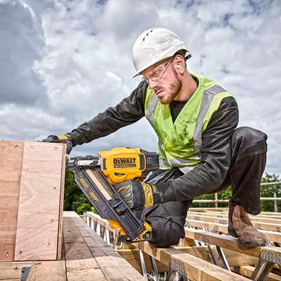 Купити Пістолет цвяхозабивний акумуляторний безщітковий DeWALT DCN930N. Офіційний магазин Dewalt Україна. Фірмовий інструмент та обладнання DeWALT, STANLEY, BLACK+DECKER, BOSTITCH