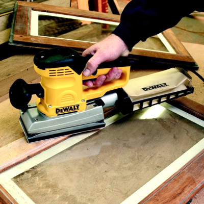 Купити Вібраційна шліфувальна машина DeWALT D26420. Офіційний магазин Dewalt Україна. Фірмовий інструмент та обладнання DeWALT, STANLEY, BLACK+DECKER, BOSTITCH