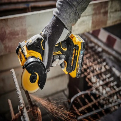 Купить Пила дисковая универсальная аккумуляторная бесщёточная DeWALT DCS438N. Официальный магазин Dewalt Украина. Фирменный инструмент и оборудовние DeWALT, STANLEY, BLACK+DECKER, BOSTITCH