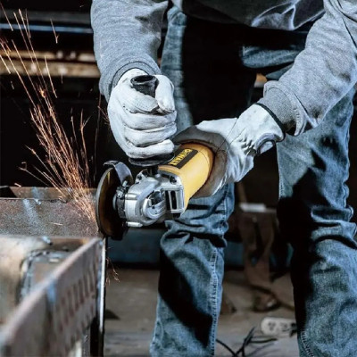 Купить Шлифмашина угловая - болгарка сетевая DeWALT DWE4117_1. Официальный магазин Dewalt Украина. Фирменный инструмент и оборудовние DeWALT, STANLEY, BLACK+DECKER, BOSTITCH