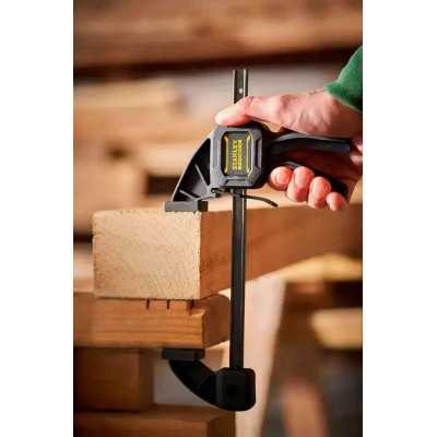 Купить Струбцина FatMax XL триггерная с максимальным усилием сжатия 270 кг STANLEY FMHT0-83213. Официальный магазин Dewalt Украина. Фирменный инструмент и оборудовние DeWALT, STANLEY, BLACK+DECKER, BOSTITCH
