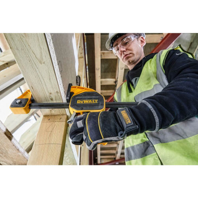Купити Струбцина XL триггерная з максимальним зусиллям стиснення 270 кг DeWALT DWHT0-83185. Офіційний магазин Dewalt Україна. Фірмовий інструмент та обладнання DeWALT, STANLEY, BLACK+DECKER, BOSTITCH
