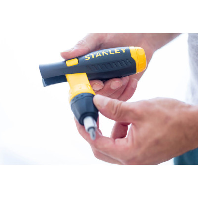 Купить Отверточный держатель Pistol Grip Ratchet с храповым механизмом и набором из тридцати семи бит STANLEY 0-63-038. Официальный магазин Dewalt Украина. Фирменный инструмент и оборудовние DeWALT, STANLEY, BLACK+DECKER, BOSTITCH