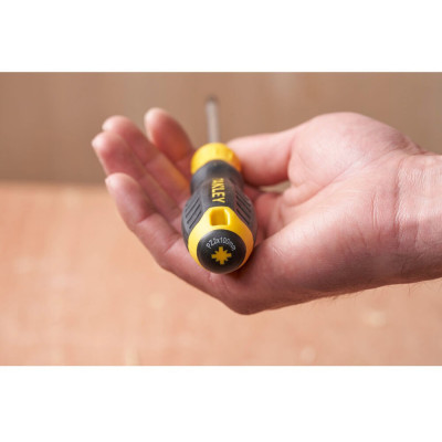Купити Викрутка Cushion Grip під шліць Pz2 з довжиною жала 100 мм STANLEY STHT16163-0. Офіційний магазин Dewalt Україна. Фірмовий інструмент та обладнання DeWALT, STANLEY, BLACK+DECKER, BOSTITCH