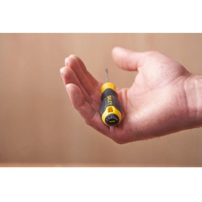Купити Викрутка Cushion Grip довжиною 60 мм з паралельним жалом під шліц SL 2.5 STANLEY STHT16151-0. Офіційний магазин Dewalt Україна. Фірмовий інструмент та обладнання DeWALT, STANLEY, BLACK+DECKER, BOSTITCH